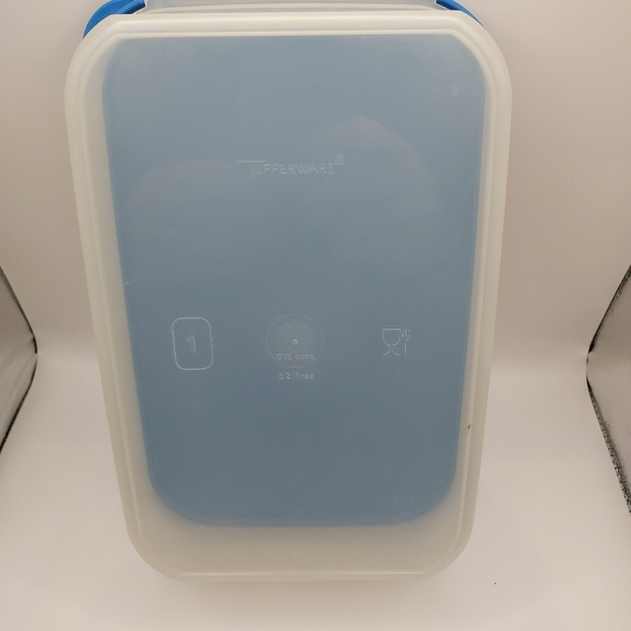 Lot of 3 Preowned Food Storage Containers 3 Different Manufacturer and Sizes. - Picture 5 of 14